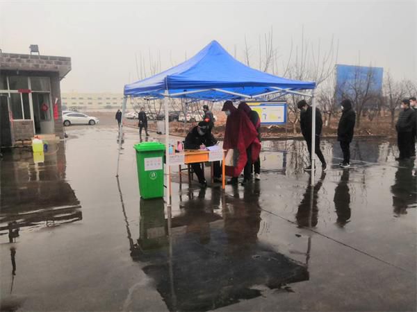 開(kāi)工后防疫工作做得很到位，市相關(guān)部門(mén)領(lǐng)導(dǎo)檢查防疫工作